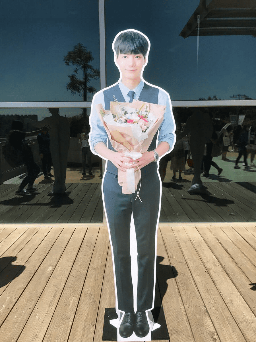 in-standee-hinh-nguoi-INTK-4